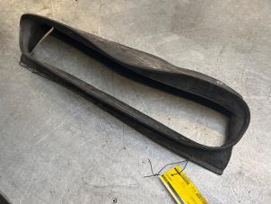 Gebruikte Luchtgeleider Porsche 911 (996) 3.6 Turbo 4 24V Prijs € 50,00 Margeregeling aangeboden door Poolman autodemontage