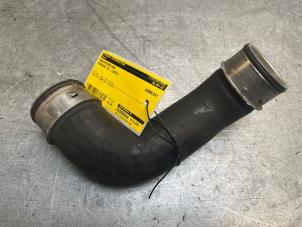 Gebruikte Koelwaterslang Porsche 911 (996) 3.6 Turbo 4 24V Prijs € 40,00 Margeregeling aangeboden door Poolman autodemontage