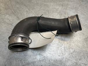 Gebruikte Koelwaterslang Porsche 911 (996) 3.6 Turbo 4 24V Prijs € 30,00 Margeregeling aangeboden door Poolman autodemontage