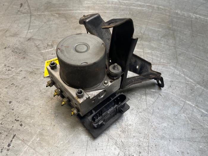 Gebruikte ABS Pomp Honda FR-V (BE) 1.7 16V Prijs € 50,00 Margeregeling aangeboden door Poolman autodemontage