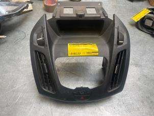 Gebruikte Radio omlijsting Ford Transit Connect (PJ2) 1.6 TDCi 16V 75 Prijs € 36,30 Inclusief btw aangeboden door Poolman autodemontage