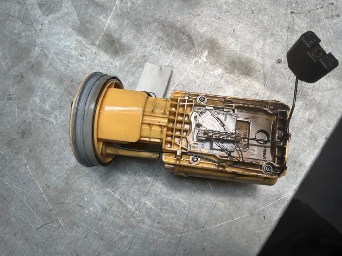 Gebruikte Tank element Pomp Volkswagen Transporter T5 1.9 TDi Prijs € 30,00 Margeregeling aangeboden door Poolman autodemontage
