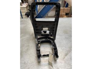 Gebruikte Dashboard deel Volvo V60 I (FW/GW) 2.4 D6 20V Plug-in Hybrid AWD Prijs € 29,00 Margeregeling aangeboden door Poolman autodemontage