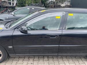 Gebruikte Deur 4Deurs links-voor Volvo V70 (SW) 2.4 D5 20V Prijs € 75,00 Margeregeling aangeboden door Poolman autodemontage