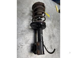 Gebruikte Schokdemper links-voor Toyota Avensis (T22) 1.8 16V Prijs € 50,00 Margeregeling aangeboden door Poolman autodemontage
