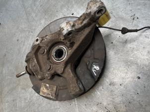 Gebruikte Asschenkel rechts-voor Volvo V70 (SW) 2.4 D5 20V Prijs € 40,00 Margeregeling aangeboden door Poolman autodemontage