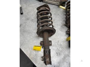 Gebruikte Voorpoot rechts Volvo V70 (SW) 2.4 D5 20V Prijs € 40,00 Margeregeling aangeboden door Poolman autodemontage