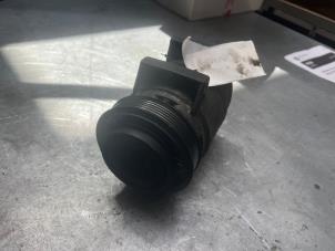 Gebruikte Pomp Airco Volvo V70 (SW) 2.4 D5 20V Prijs € 50,00 Margeregeling aangeboden door Poolman autodemontage