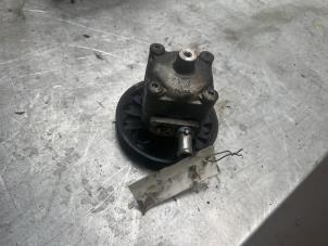 Gebruikte Servopomp Volvo V70 (SW) 2.4 D5 20V Prijs € 30,00 Margeregeling aangeboden door Poolman autodemontage
