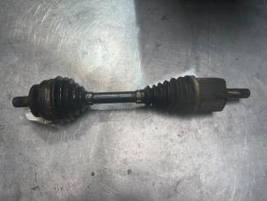 Gebruikte Homokineetas links-voor Volvo V70 (SW) 2.4 D5 20V Prijs € 50,00 Margeregeling aangeboden door Poolman autodemontage