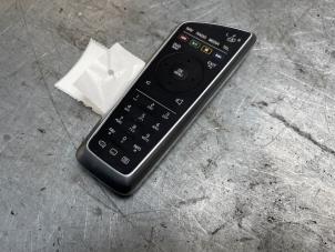 Gebruikte Radio Afstandbediening Volvo V60 I (FW/GW) 2.4 D6 20V Plug-in Hybrid AWD Prijs € 49,00 Margeregeling aangeboden door Poolman autodemontage