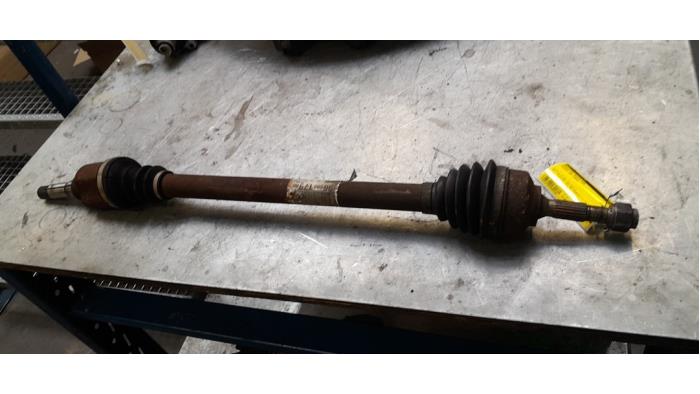 Gebruikte Aandrijfas rechts-voor Peugeot 207 SW (WE/WU) 1.4 16V Vti Prijs € 30,00 Margeregeling aangeboden door Poolman autodemontage
