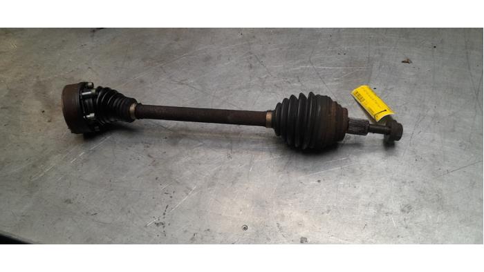 Gebruikte Steekas links-voor Volkswagen Golf Plus (5M1/1KP) 1.6 FSI 16V Prijs € 35,00 Margeregeling aangeboden door Poolman autodemontage