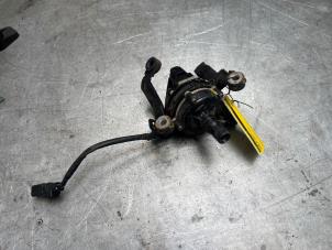 Gebruikte Extra waterpomp Hyundai Ioniq 1.6 GDI 16V Hybrid Prijs € 40,00 Margeregeling aangeboden door Poolman autodemontage