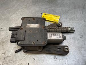 Gebruikte Handrem motor Opel Ampera 1.4 16V Prijs € 50,00 Margeregeling aangeboden door Poolman autodemontage