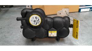 Gebruikte Expansievat Jaguar XE 2.0d 180 16V Prijs € 20,00 Margeregeling aangeboden door Poolman autodemontage