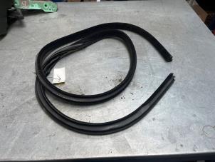 Gebruikte Portier 4Deurs links-voor Jaguar XE 2.0d 180 16V Prijs € 30,00 Margeregeling aangeboden door Poolman autodemontage