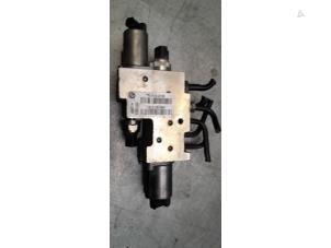 Gebruikte Kleppenblok hydraulisch BMW X5 (E70) 4.8i V8 32V Prijs € 75,00 Margeregeling aangeboden door Poolman autodemontage