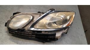 Gebruikte Linker Koplamp Lexus GS (..S19) 450h 3.5 V6 24V Prijs € 250,00 Margeregeling aangeboden door Poolman autodemontage