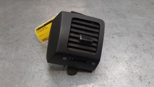 Gebruikte Luchtrooster Dashboard Toyota Land Cruiser (J12) 3.0 D-4D 16V Prijs € 30,00 Margeregeling aangeboden door Poolman autodemontage