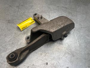 Motorrubber van een Volvo XC90 I 3.2 24V 2007