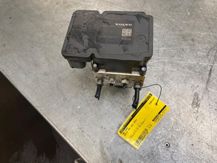 Gebruikte ABS Pomp Volvo V60 I (FW/GW) 2.4 D6 20V AWD Twin Engine Plug-in Hybrid Prijs € 40,00 Margeregeling aangeboden door Poolman autodemontage