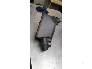 Gebruikte Luchtfilterhuis Volvo V60 I (FW/GW) 2.4 D6 20V AWD Twin Engine Plug-in Hybrid Prijs € 40,00 Margeregeling aangeboden door Poolman autodemontage