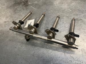 Gebruikte Injector (benzine injectie) Mercedes A (W176) 1.6 A-180 16V Prijs € 50,00 Margeregeling aangeboden door Poolman autodemontage