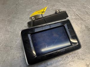 Gebruikte Display Interieur Mercedes A (W176) 1.6 A-180 16V Prijs € 40,00 Margeregeling aangeboden door Poolman autodemontage