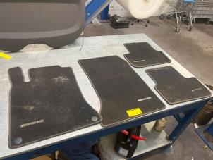 Gebruikte Matten Set Mercedes A (W176) 1.6 A-180 16V Prijs € 40,00 Margeregeling aangeboden door Poolman autodemontage