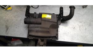 Gebruikte Luchtfilterhuis Ford Transit Custom 2.2 TDCi 16V Prijs € 40,00 Margeregeling aangeboden door Poolman autodemontage