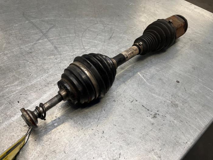 Gebruikte Steekas links-voor BMW X1 (E84) xDrive 25i 3.0 24V Prijs € 50,00 Margeregeling aangeboden door Poolman autodemontage