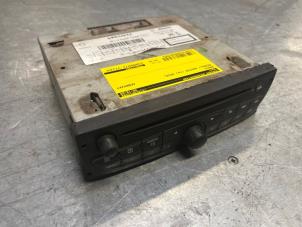 Gebruikte Radio Renault Master III (MA/MB/MC/MD/MH/MF/MG/MH) 2.3 dCi 16V Prijs € 121,00 Inclusief btw aangeboden door Poolman autodemontage