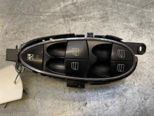 Gebruikte Schakelaar Elektrisch Raam Mercedes E-Klasse AMG (W211) 6.2 E-63 AMG V8 32V Prijs € 40,00 Margeregeling aangeboden door Poolman autodemontage