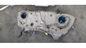 Gebruikte Tank Lexus IS (E3) 250 2.5 16V Prijs € 75,00 Margeregeling aangeboden door Poolman autodemontage