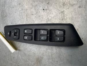 Gebruikte Schakelaar Elektrisch Raam Hyundai iX35 (LM) 2.0 CRDi 16V 4x4 Prijs € 50,00 Margeregeling aangeboden door Poolman autodemontage