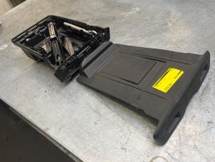 Gebruikte Krikset Peugeot Expert (V1/VA/VB/VE/VF/VT/VY) 2.0 Blue HDi 120 16V Prijs € 36,30 Inclusief btw aangeboden door Poolman autodemontage