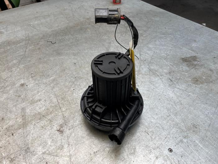 Gebruikte Luchtpomp Uitlaatgas BMW 3 serie (E46/2) 318 Ci 16V Prijs € 35,00 Margeregeling aangeboden door Poolman autodemontage