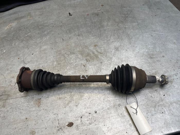 Gebruikte Aandrijfas links-voor Audi A3 (8L1) 1.8 20V Quattro Prijs € 30,00 Margeregeling aangeboden door Poolman autodemontage
