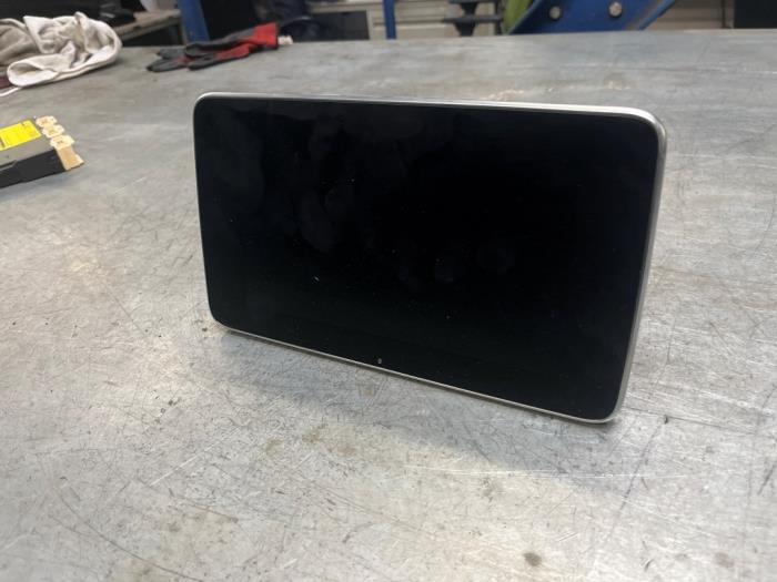 Gebruikte Display Interieur Mercedes C (W205) C-350 e 2.0 16V Prijs € 75,00 Margeregeling aangeboden door Poolman autodemontage