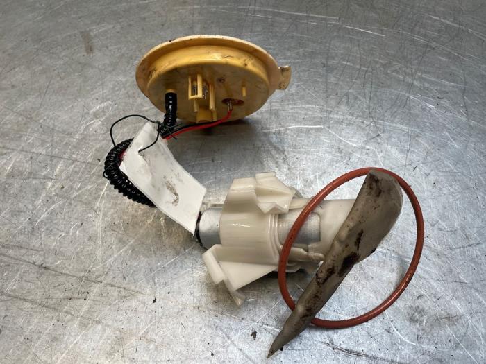 Gebruikte Tank element Pomp BMW 5 serie (F10) 520d 16V Prijs € 40,00 Margeregeling aangeboden door Poolman autodemontage