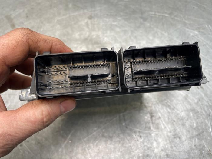 Computer Motormanagement van een Ford Transit 2.0 TDCi 16V Eco Blue mHEV 170 2023