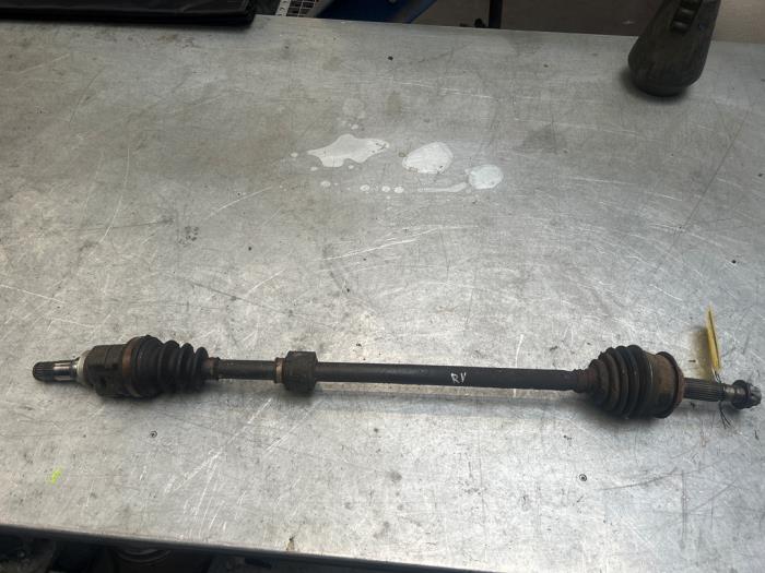 Gebruikte Aandrijfas rechts-voor Toyota Yaris III (P13) 1.5 16V Dual VVT-iE Prijs € 30,00 Margeregeling aangeboden door Poolman autodemontage
