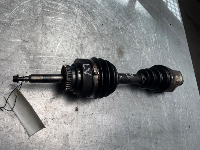 Gebruikte Aandrijfas links-voor Ssang Yong Rexton W 2.2 RX 220 E-XDI 16V 2WD Prijs € 50,00 Margeregeling aangeboden door Poolman autodemontage