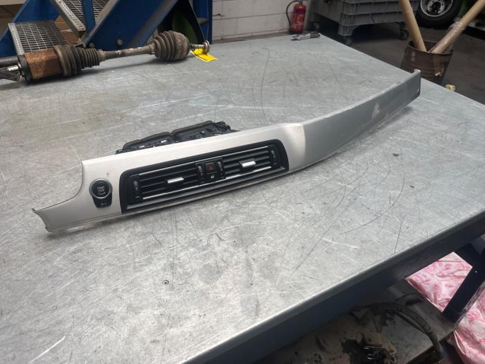 Gebruikte Dashboard deel BMW 5 serie (F10) 520d xDrive 16V Prijs € 49,00 Margeregeling aangeboden door Poolman autodemontage