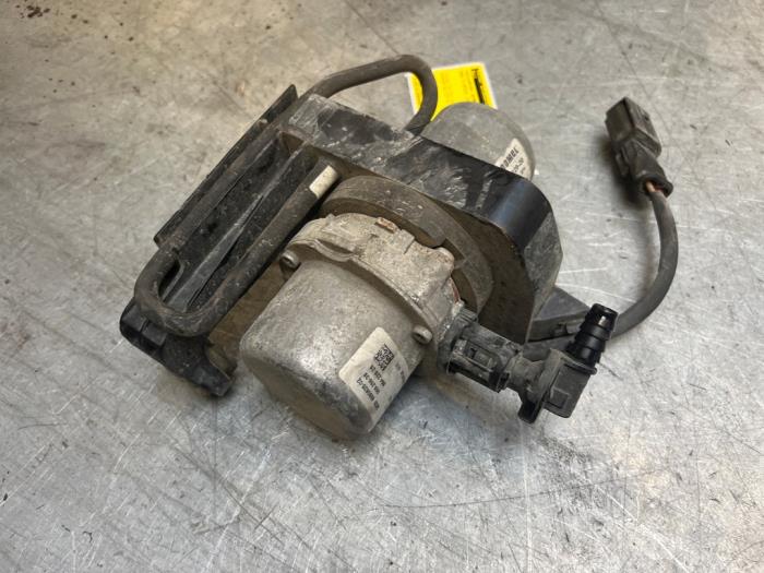 Gebruikte Vacuumpomp Rembekrachtiging BMW 3 serie (G20) 320e 2.0 TwinPower Turbo 16V Prijs € 75,00 Margeregeling aangeboden door Poolman autodemontage