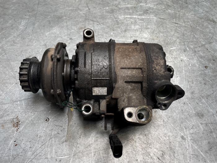 Gebruikte Aircopomp Volkswagen Transporter T5 2.5 TDi Prijs € 50,00 Margeregeling aangeboden door Poolman autodemontage