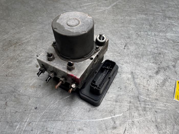 Gebruikte ABS Pomp Iveco New Daily VI 35C18, 40C18, 50C18, 65C18, 70C18, 35S18 Prijs € 60,50 Inclusief btw aangeboden door Poolman autodemontage