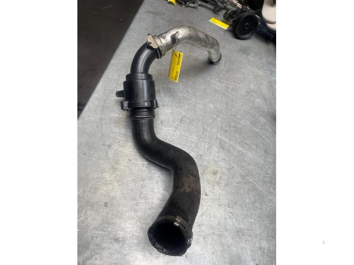 Gebruikte Intercooler Buis Mercedes ML II (164/4JG) 3.0 ML-320 CDI 4-Matic V6 24V Prijs € 50,00 Margeregeling aangeboden door Poolman autodemontage
