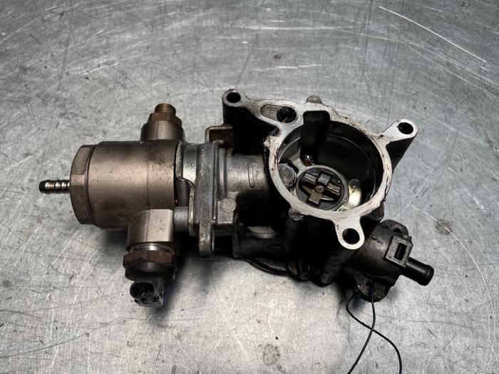 Gebruikte Hogedrukpomp Audi A5 Cabrio (8F7) 2.0 TFSI 16V Prijs € 100,00 Margeregeling aangeboden door Poolman autodemontage
